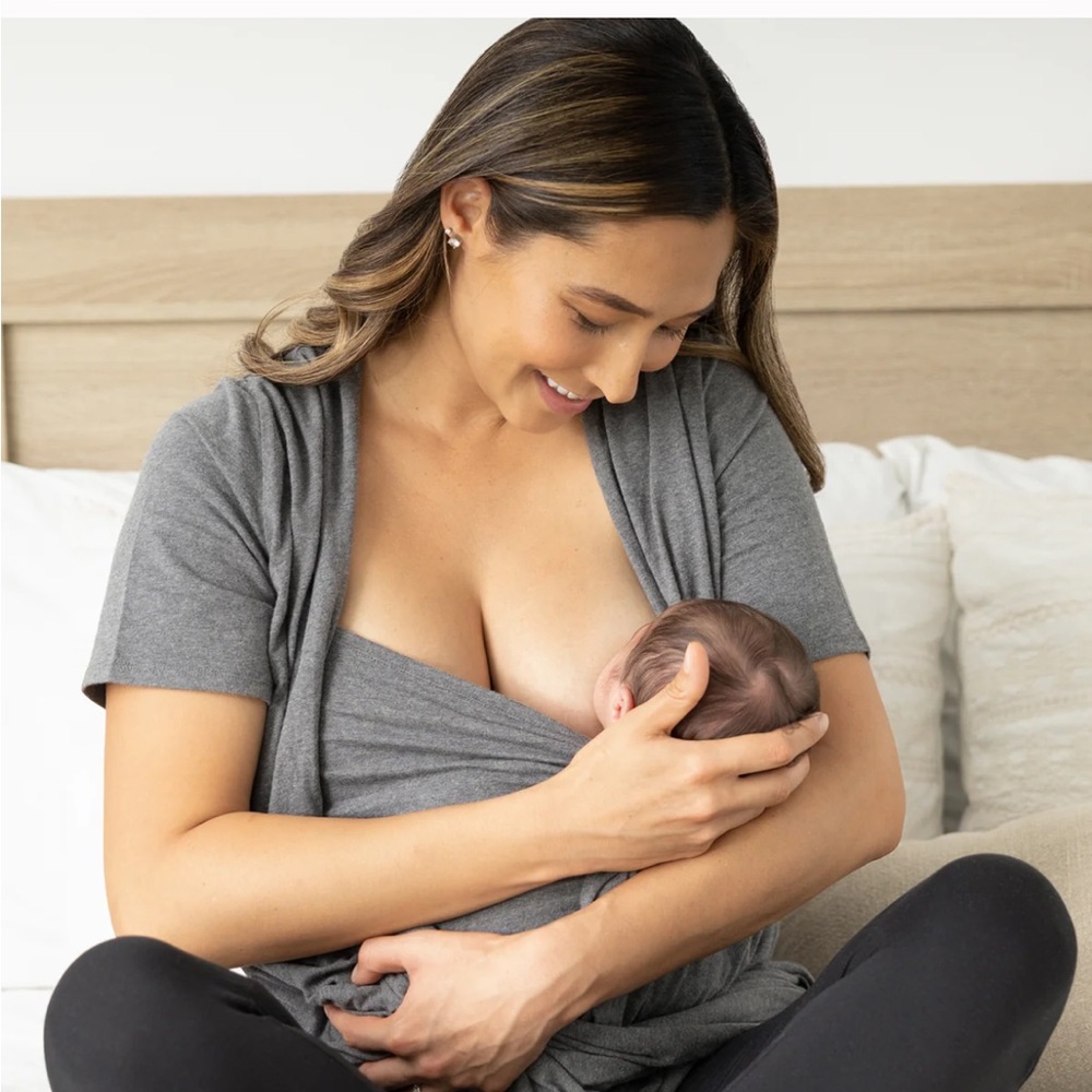 Cute Kindred Bravely wrap shirt for skin to skin with baby!